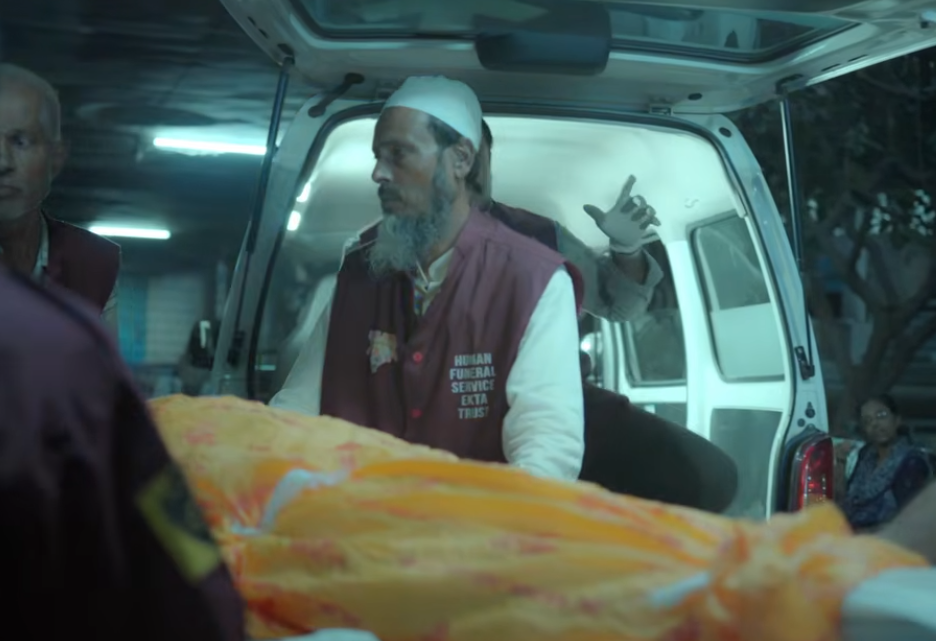 Ekta Trust team members assisting with a respectful humanitarian service
